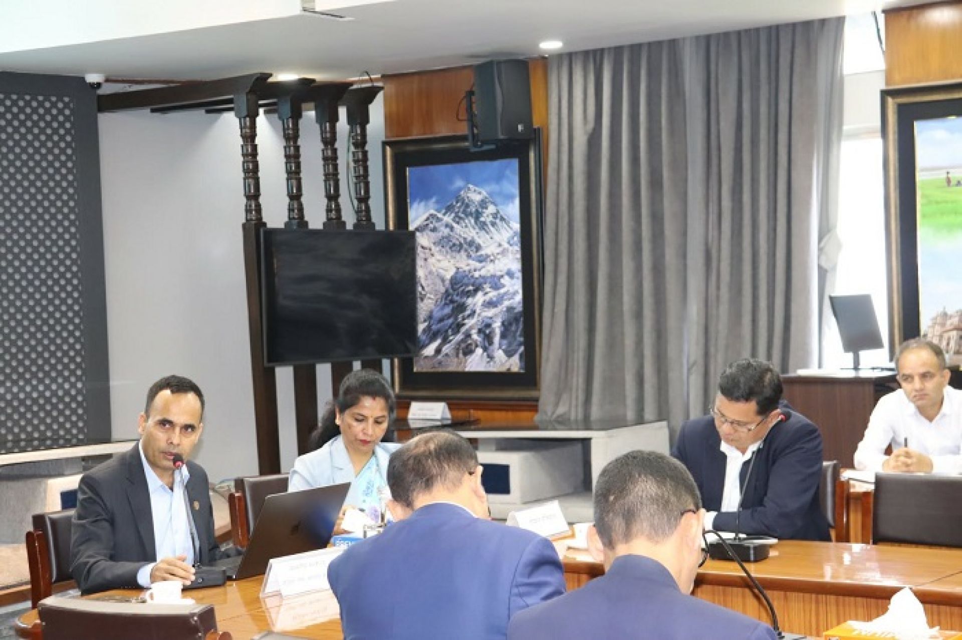 नतिजा देखिनेगरी जिम्मेवार भएर काम गर्न कर्मचारीलाई सञ्चारमन्त्रीको निर्देशन